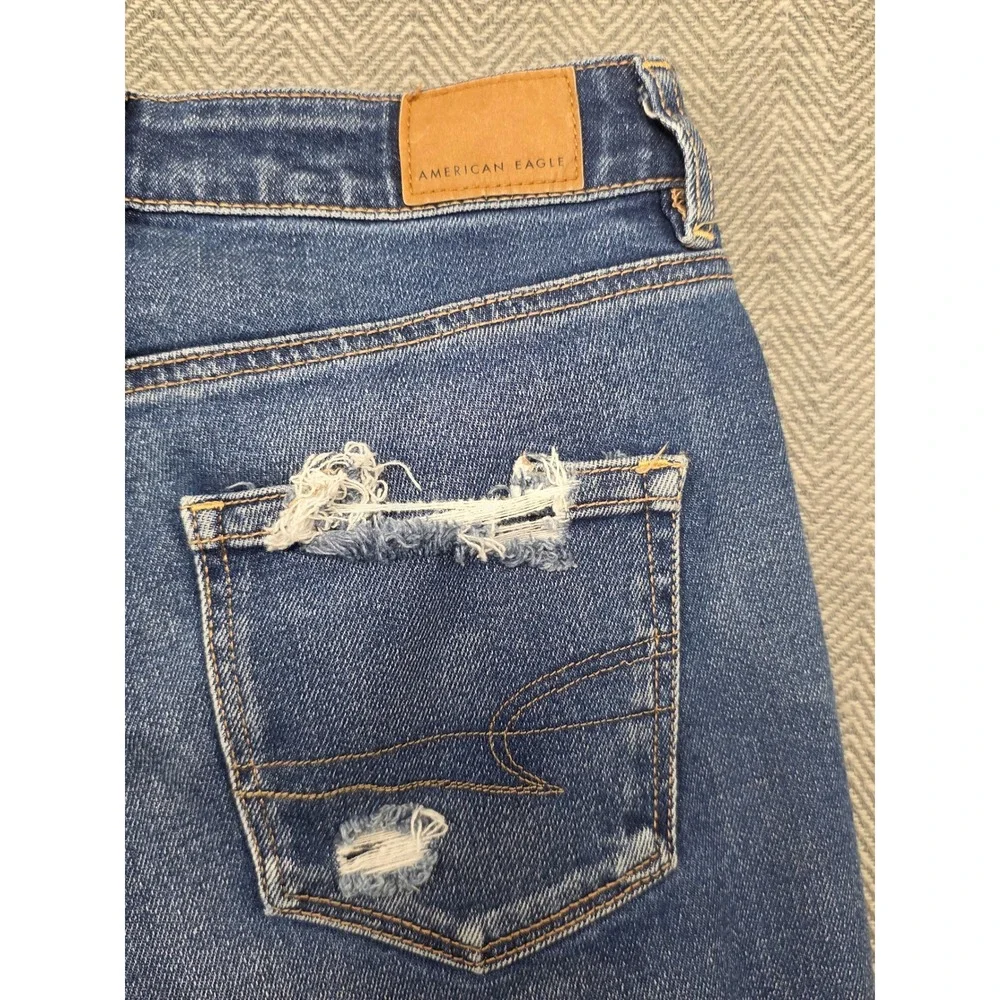 American Eagle Outfitters Mom Jeans Distressed Ripped Medium Wash Size 4‎